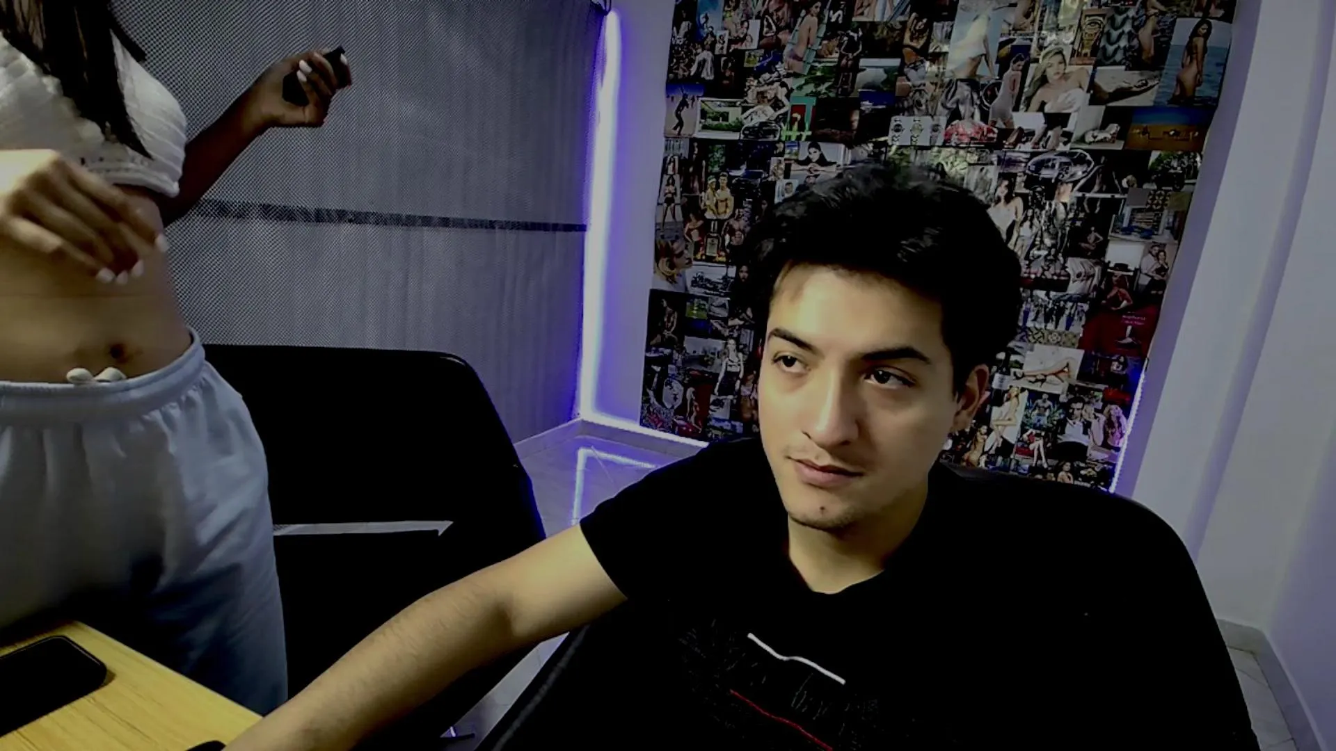 Offline RoseandViktor23 on Cam4