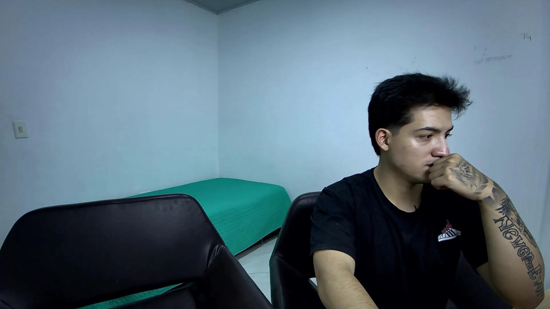 Offline RoseandViktor23 on Cam4