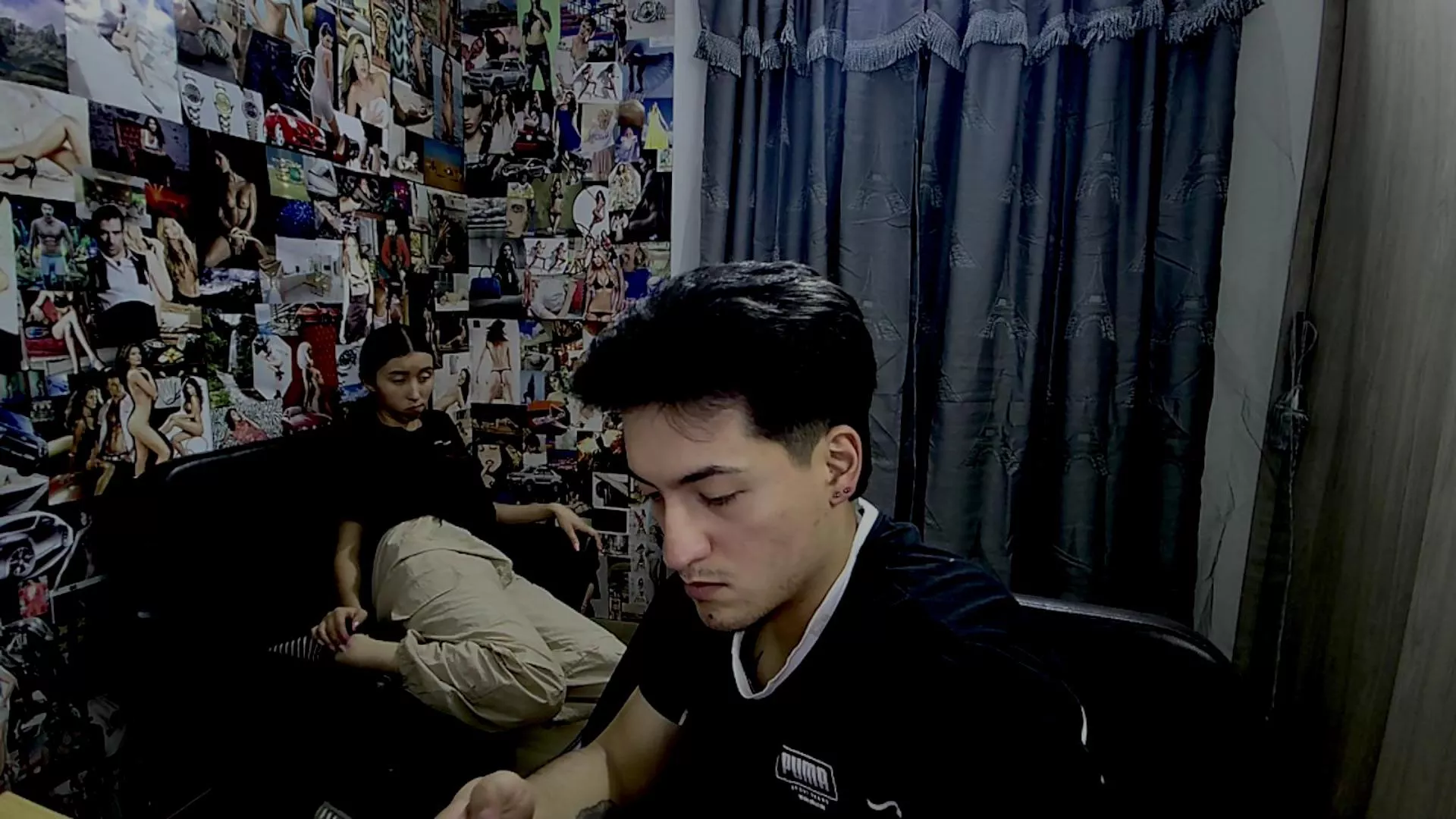 Offline RoseandViktor23 on Cam4