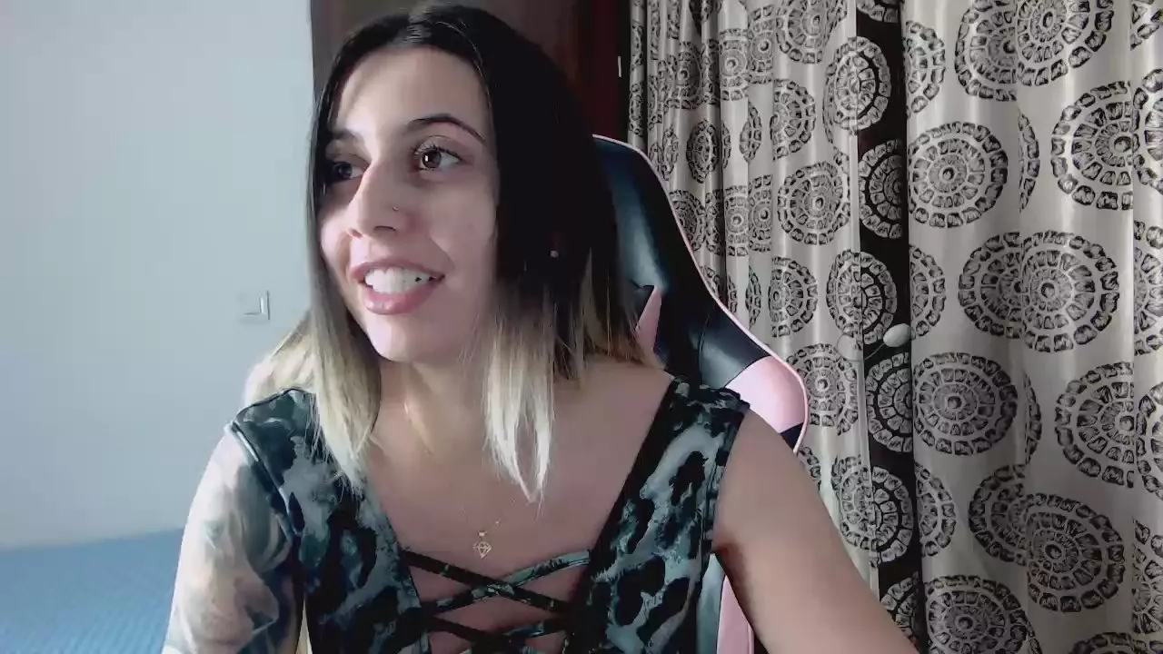 Freechat RoseDiamond06 on Cam4