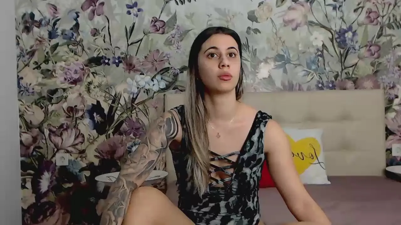 Freechat RoseDiamond06 on Cam4