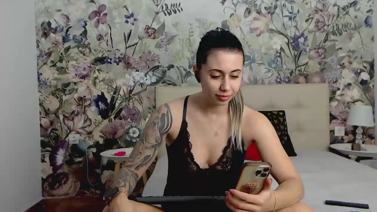 Freechat RoseDiamond06 on Cam4