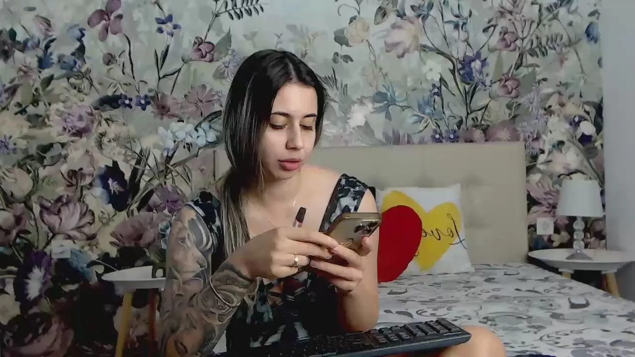 Freechat RoseDiamond06 on Cam4