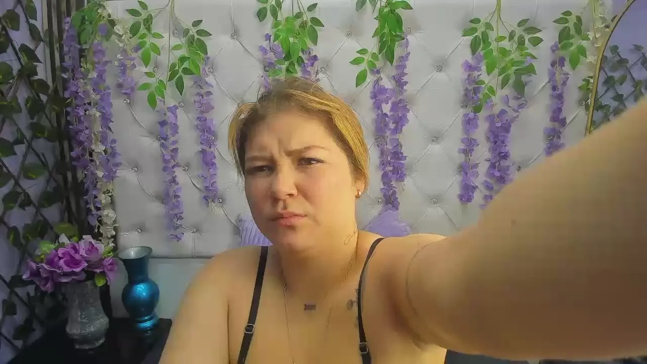 Offline roselyn_arnold_ on Cam4