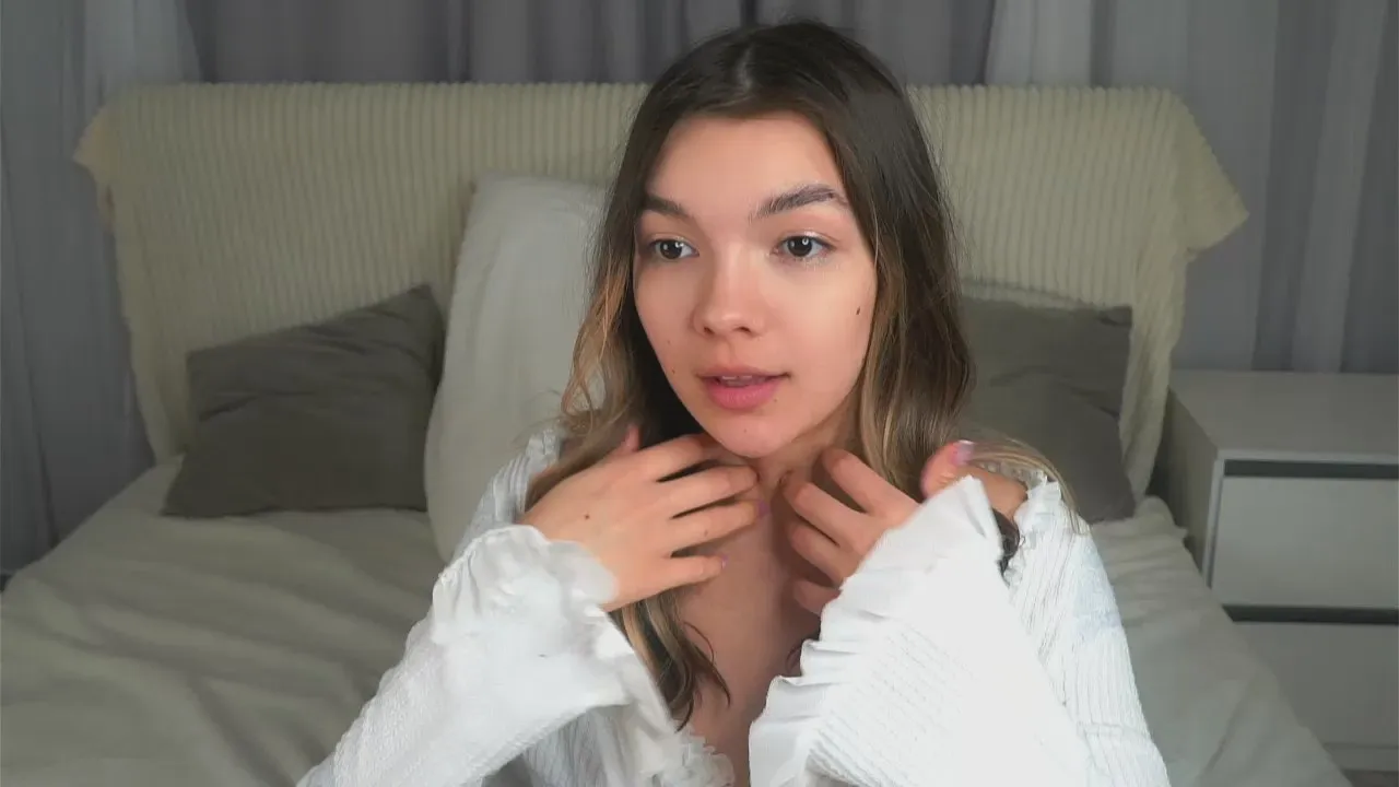 Freechat RowenaBunyard on Cam4