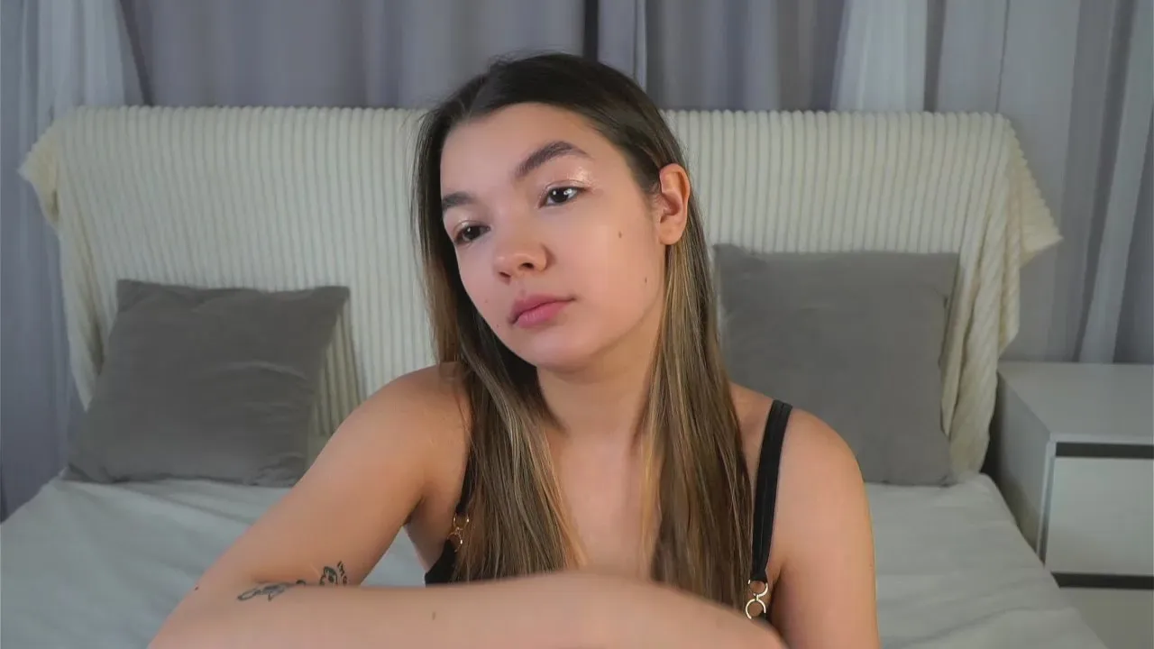 Freechat RowenaBunyard on Cam4