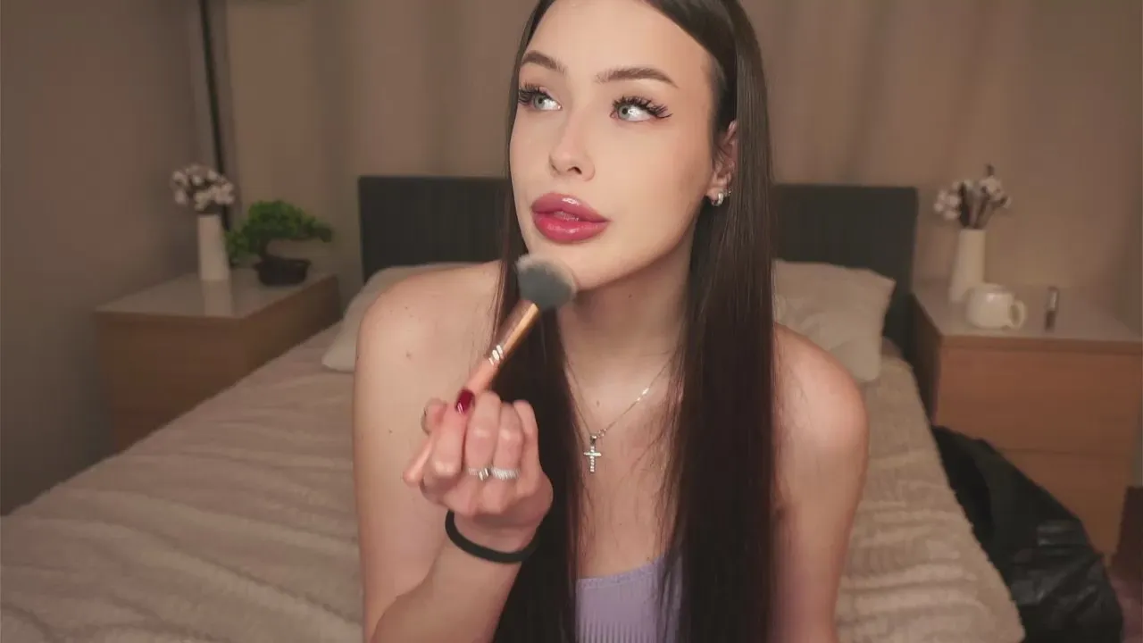 Offline RoxanaHronek on Cam4