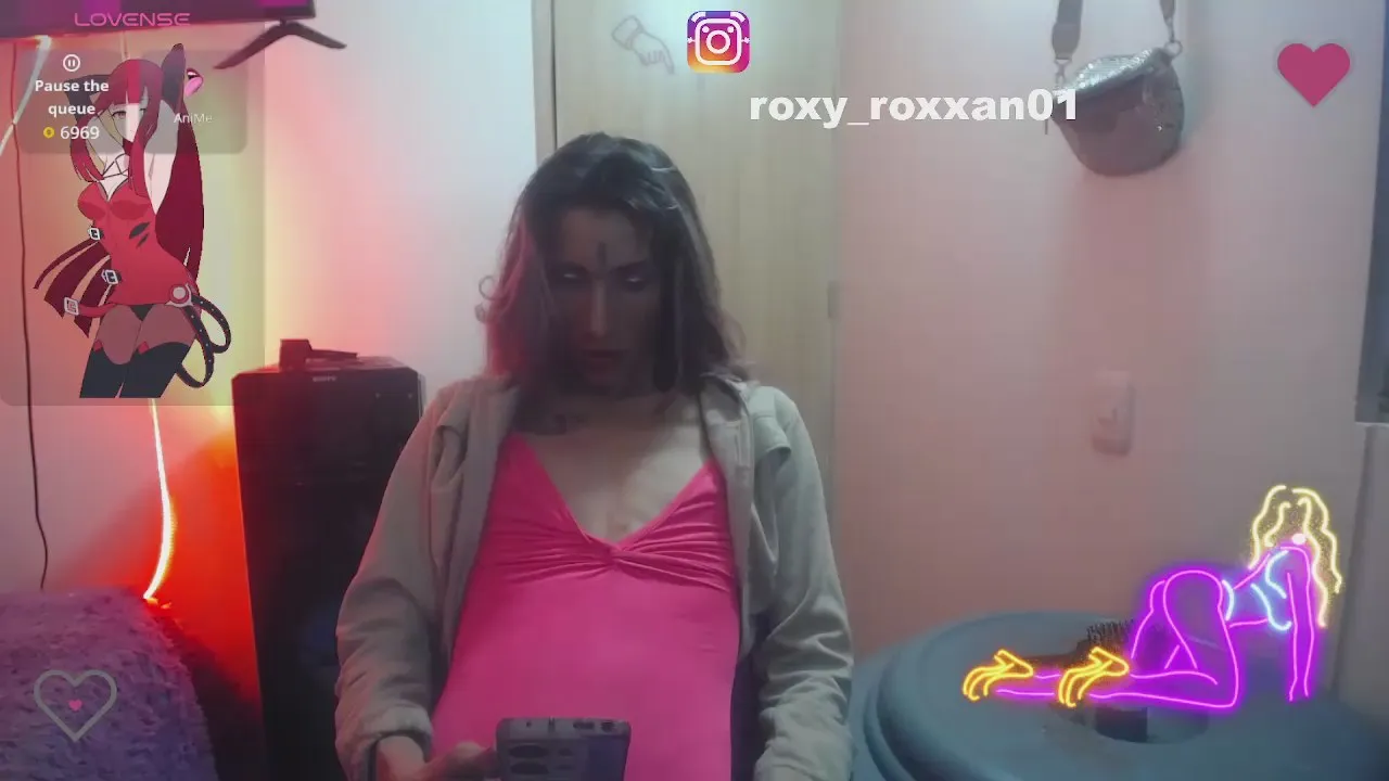 Offline Roxy_Roxxan1 on Cam4