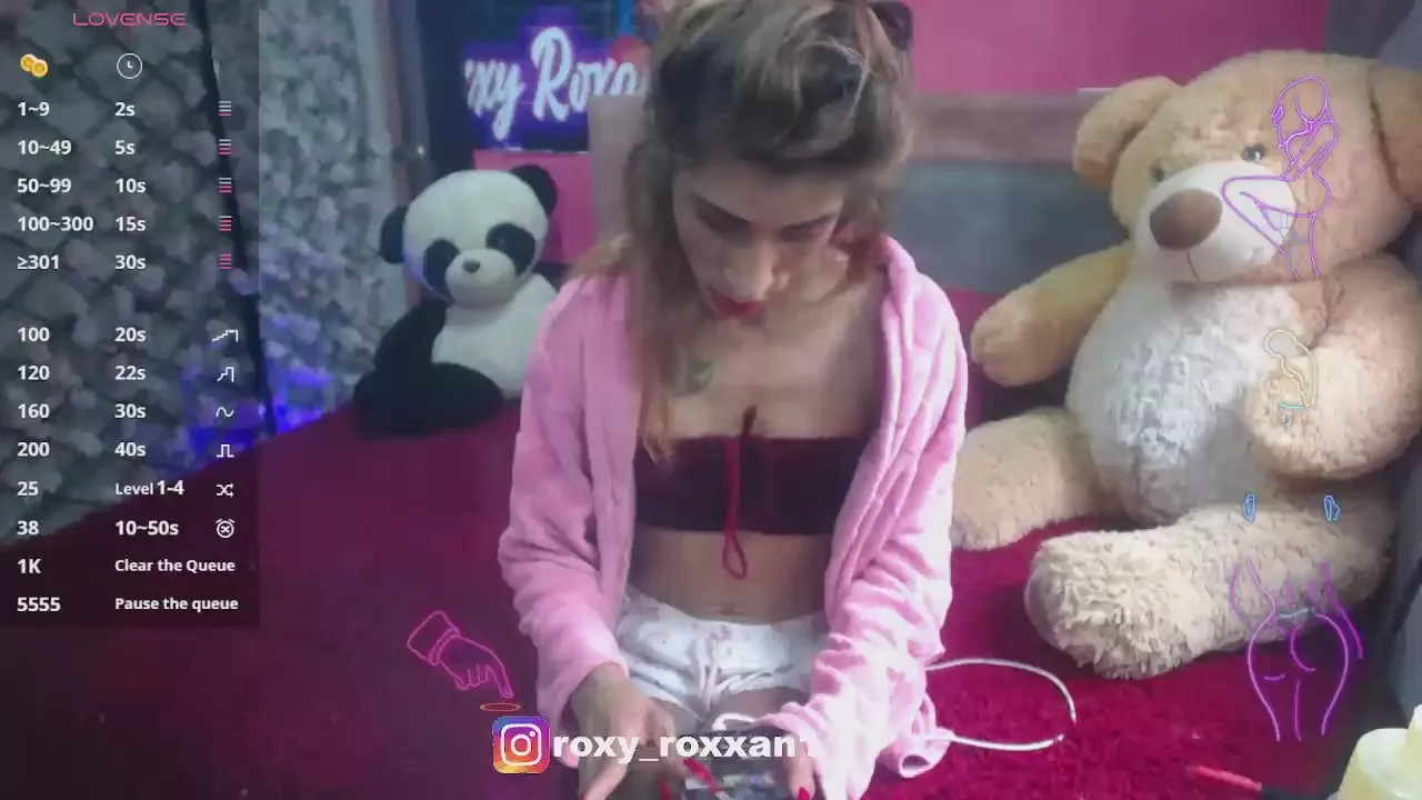 Offline Roxy_Roxxan1 on Cam4