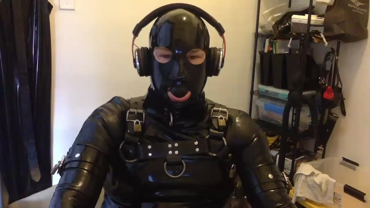 Offline Rubber_faggot on Cam4