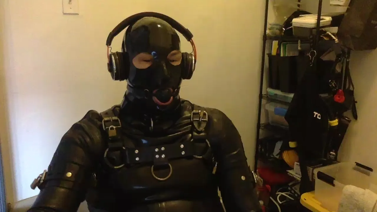 Offline Rubber_faggot on Cam4