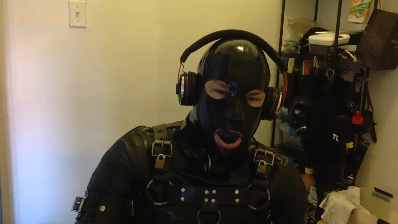 Offline Rubber_faggot on Cam4
