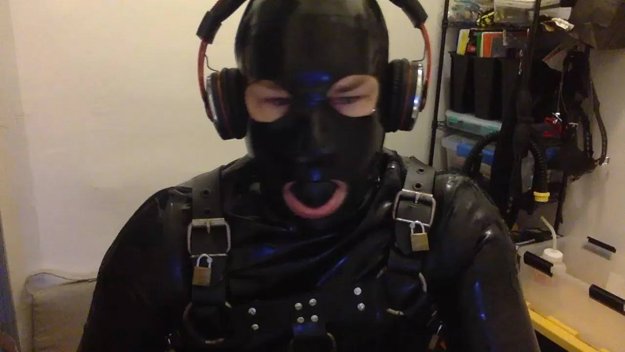 Offline Rubber_faggot on Cam4