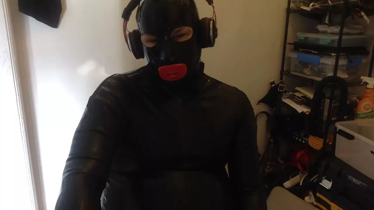 Offline Rubber_faggot on Cam4
