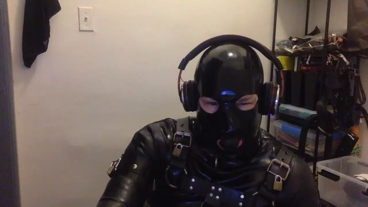 Offline Rubber_faggot on Cam4