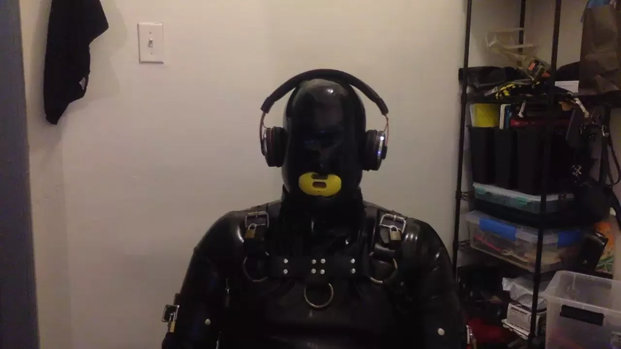 Offline Rubber_faggot on Cam4