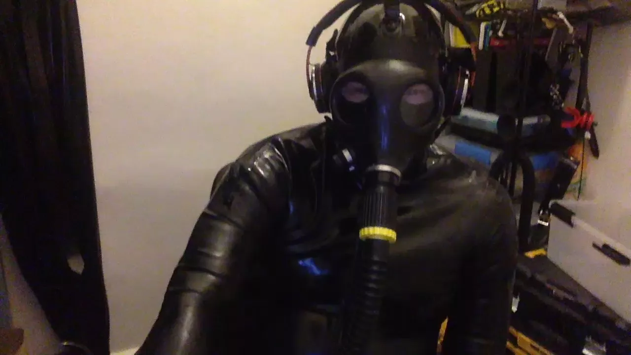 Offline Rubber_faggot on Cam4