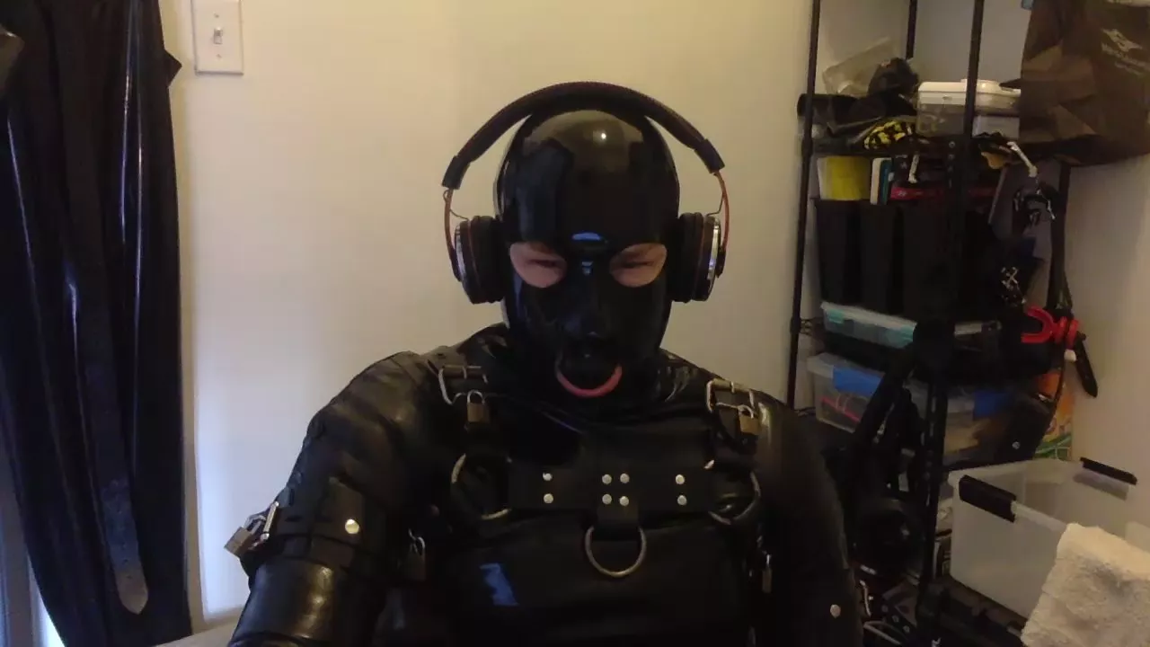 Offline Rubber_faggot on Cam4