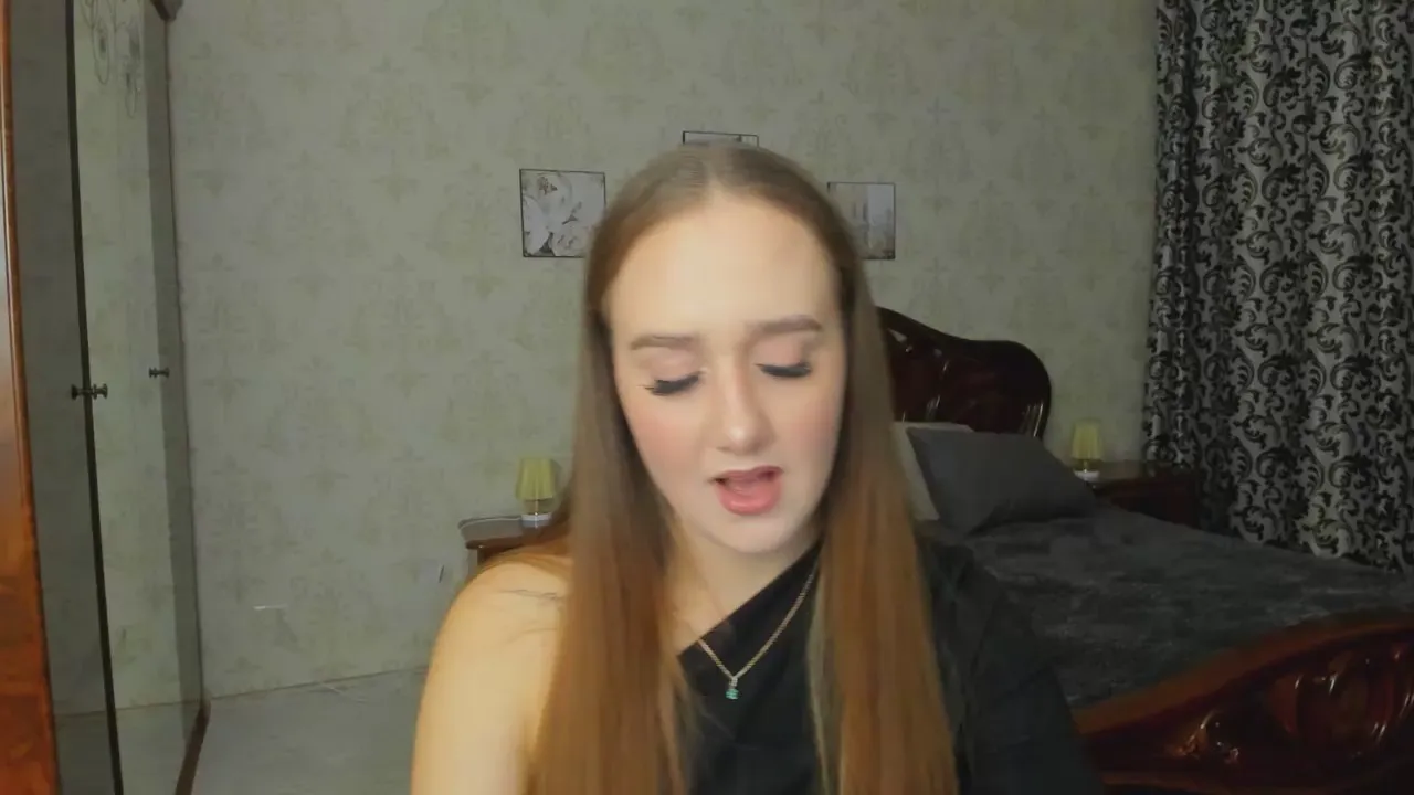 Offline SabrinaCandi on Cam4