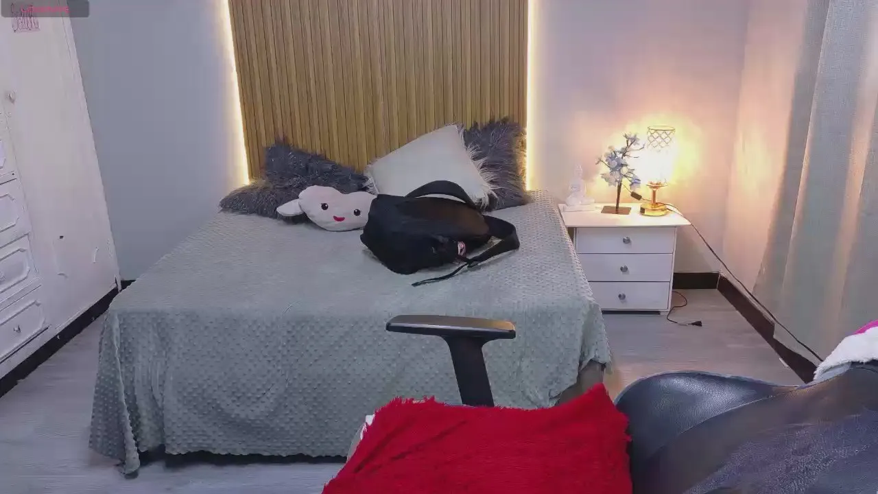 Freechat sailor_moon07 on Cam4