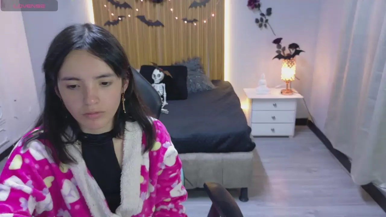 Freechat sailor_moon07 on Cam4