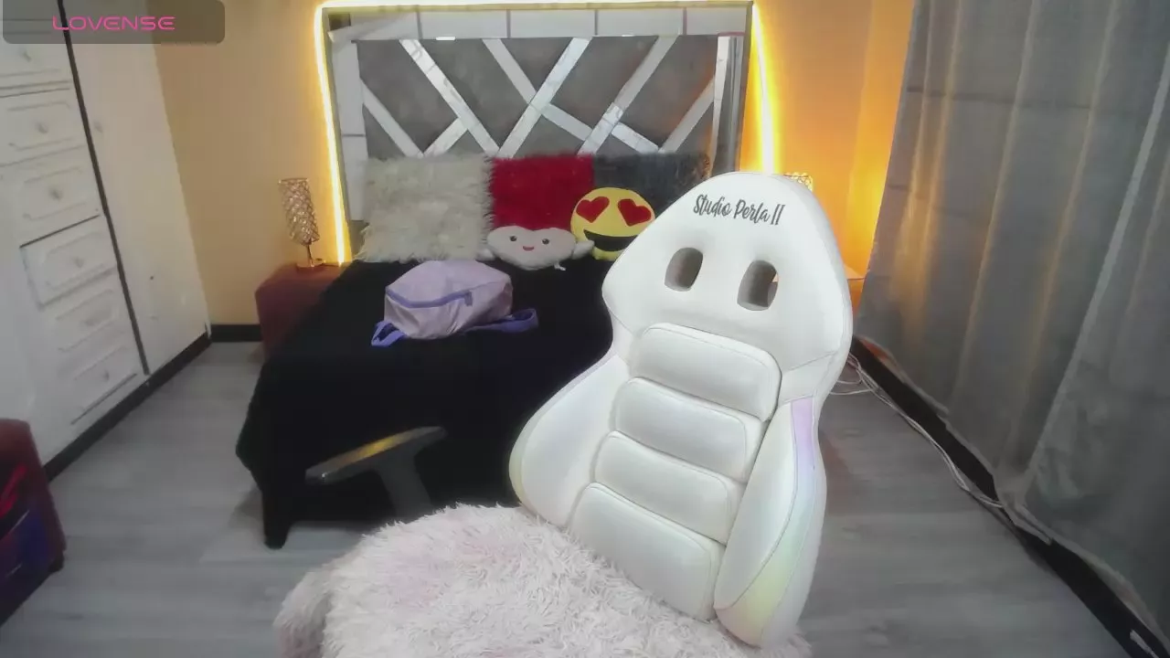 Freechat sailor_moon07 on Cam4