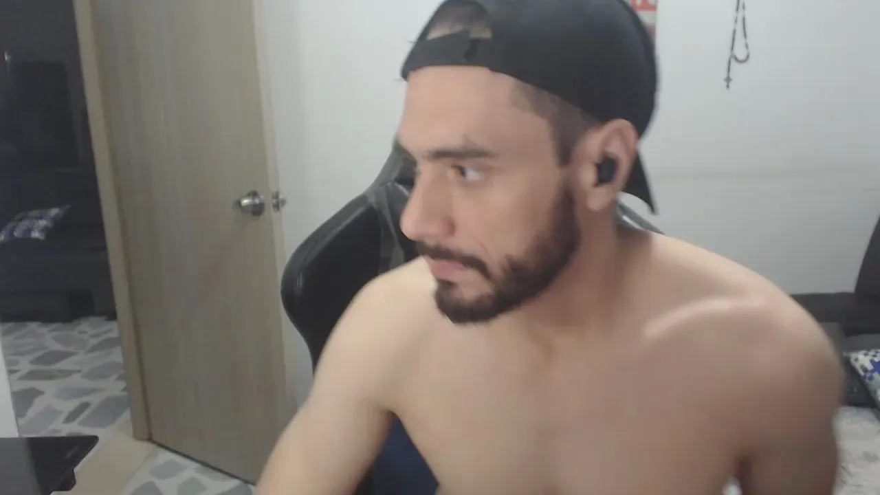 Offline samuelgarcia_ on Cam4