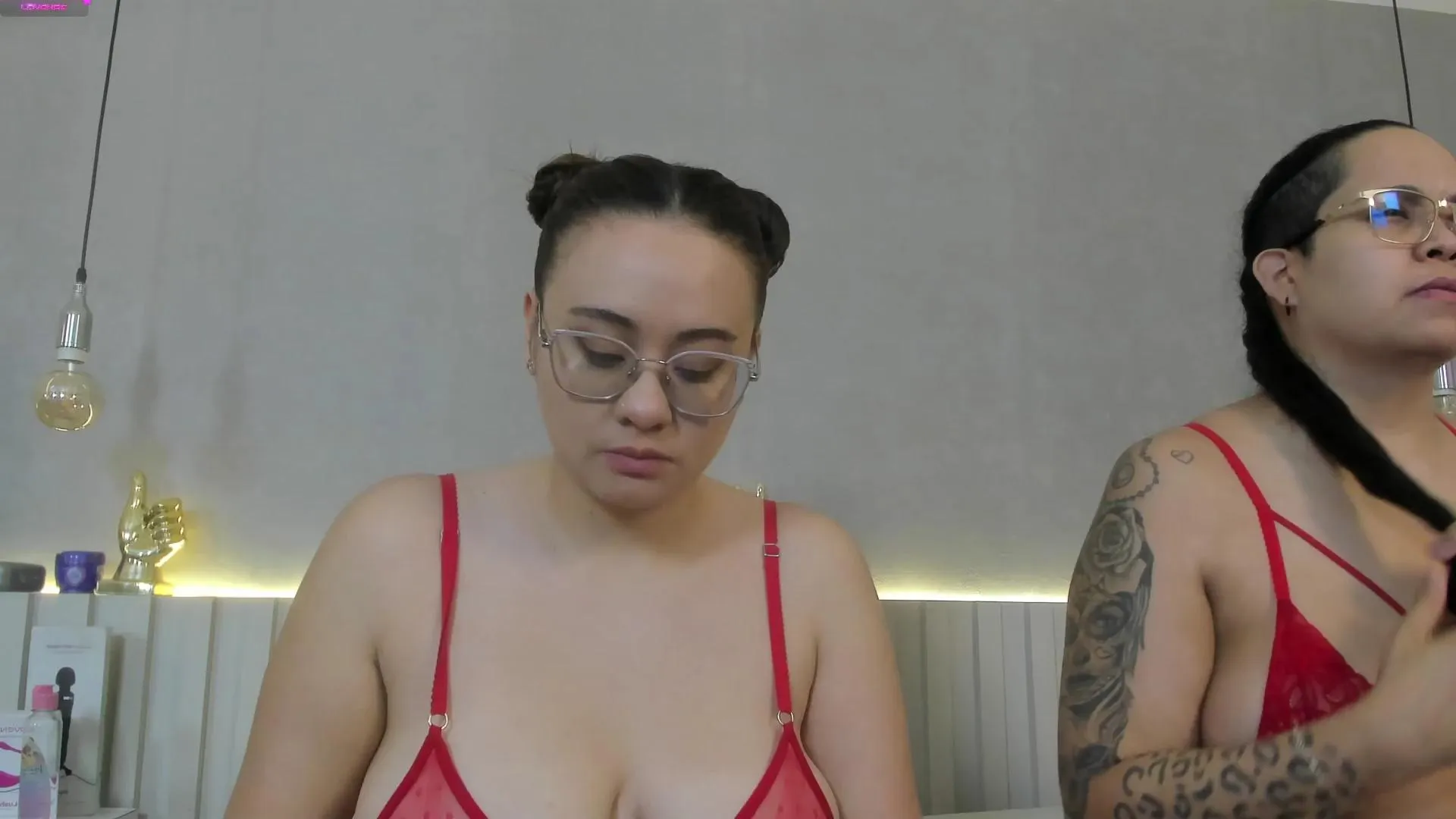 Offline saraandelliee on Cam4