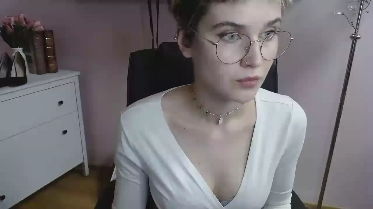 Offline sarah_delight on Cam4