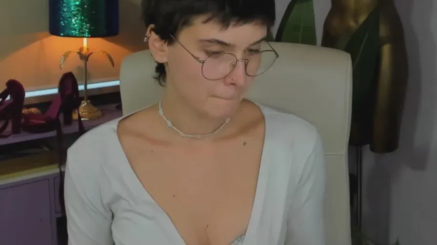 Offline sarah_delight on Cam4