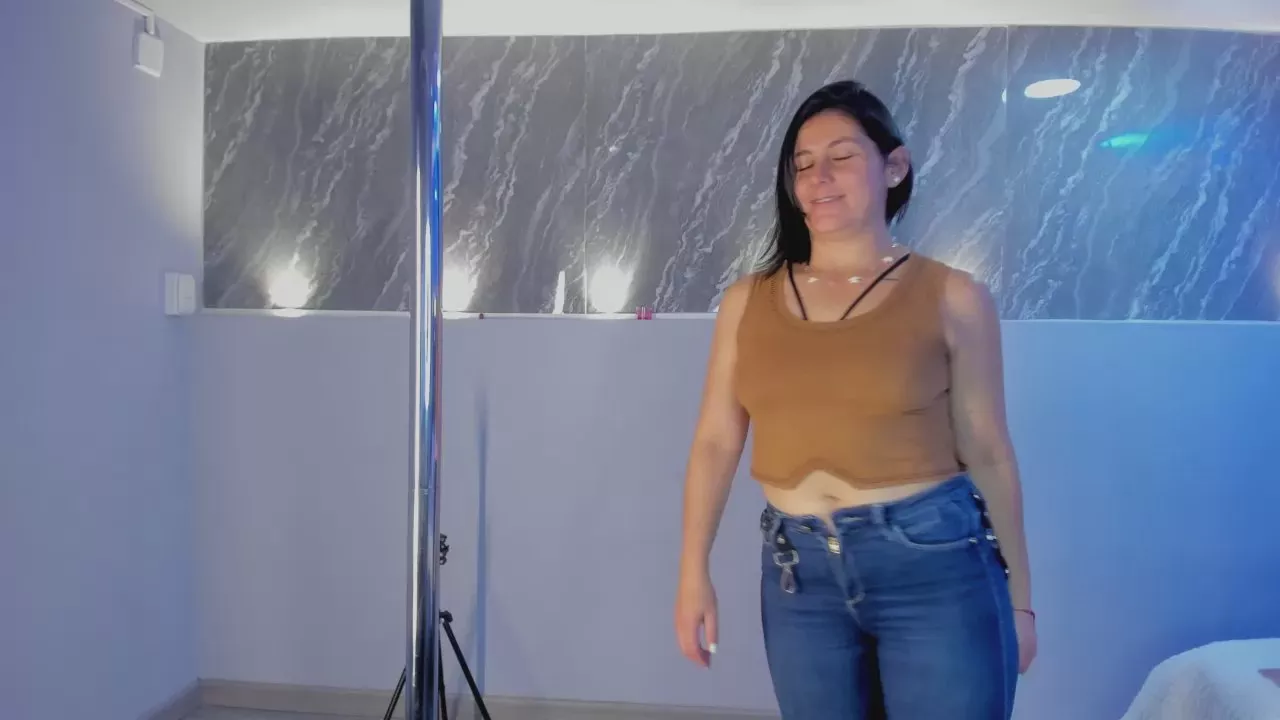 Offline SarahDeyvis on Cam4