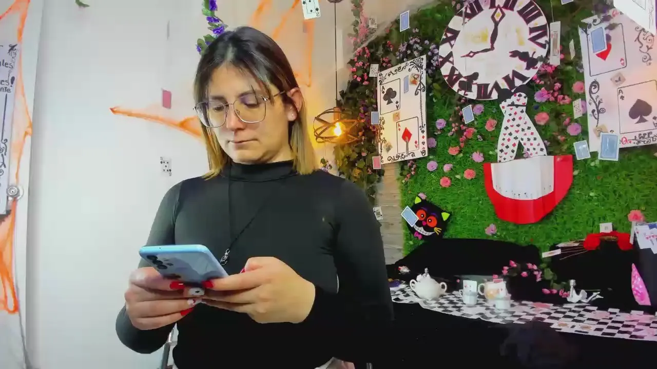 Offline SarahDeyvis on Cam4