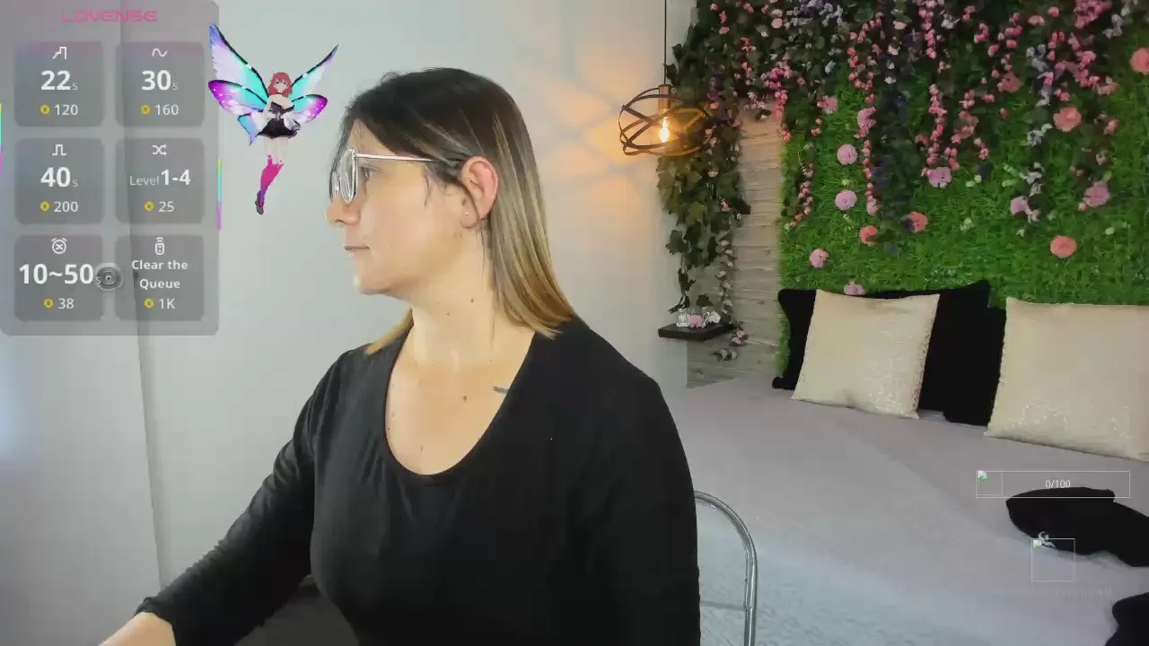 Offline SarahDeyvis on Cam4