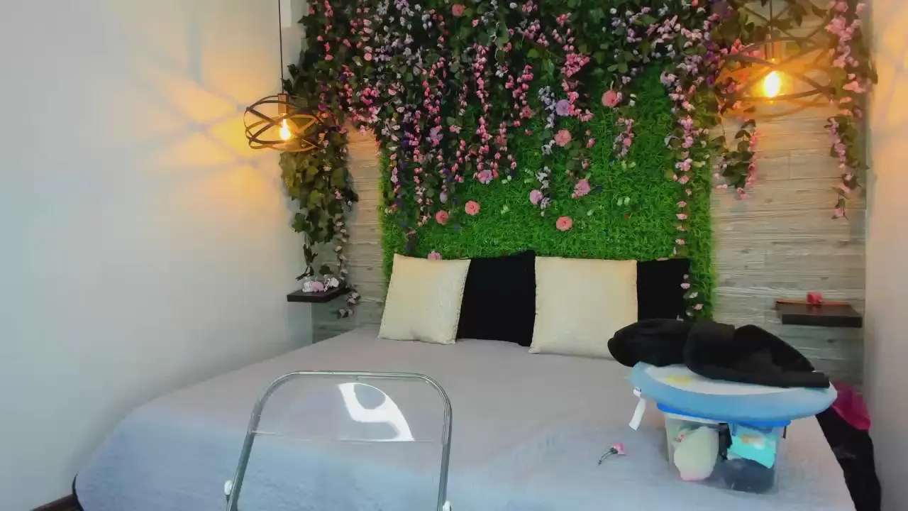 Offline SarahDeyvis on Cam4