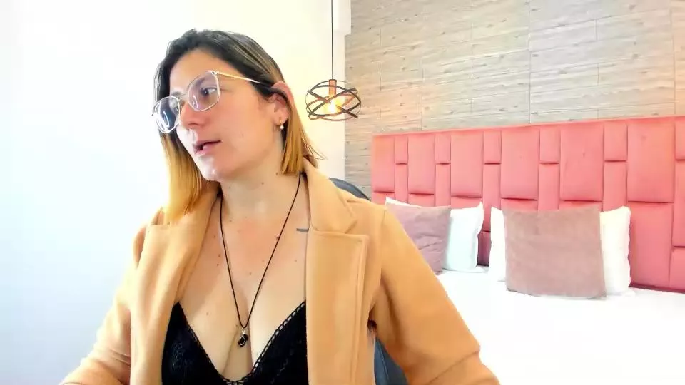 Offline SarahDeyvis on Cam4