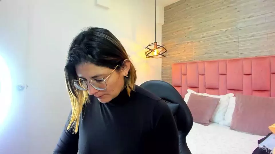 Offline SarahDeyvis on Cam4