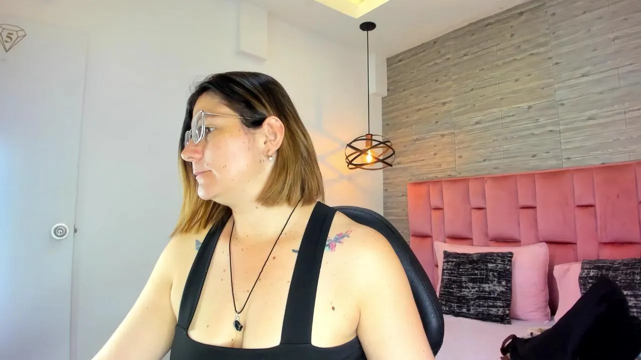 Offline SarahDeyvis on Cam4