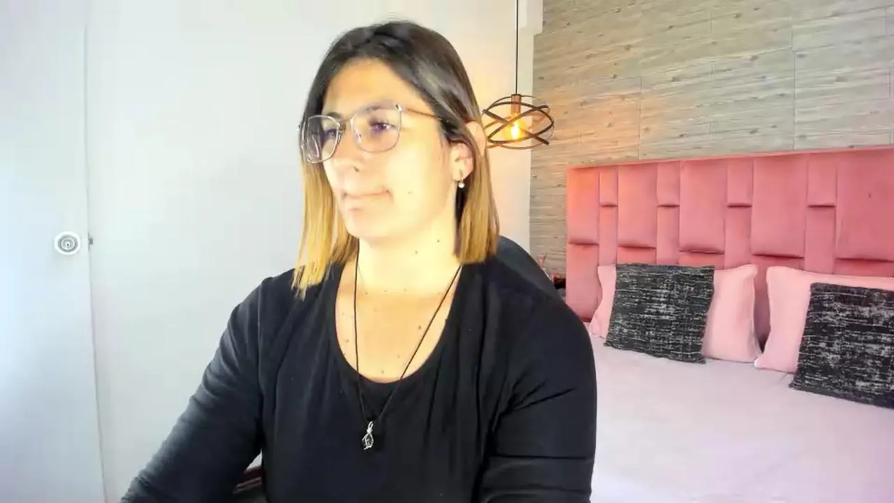 Offline SarahDeyvis on Cam4