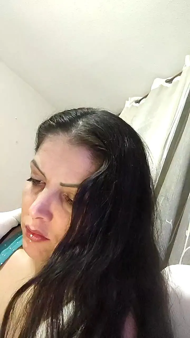 Offline Sarita_lamorena on Cam4