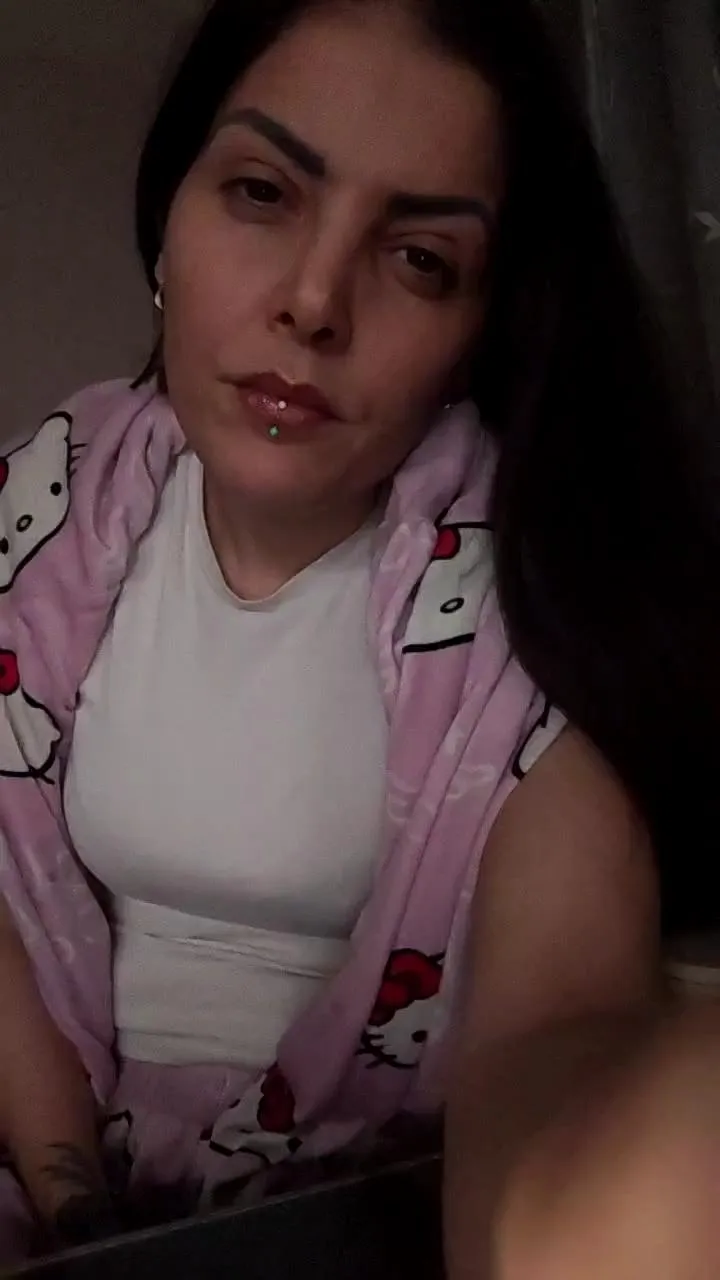 Offline Sarita_lamorena on Cam4