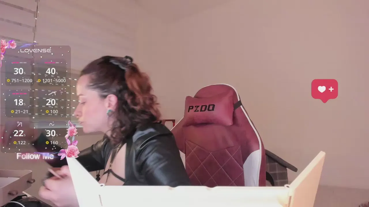 Offline scarletsam on Cam4