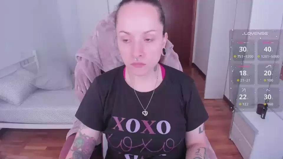 Offline scarletsam on Cam4