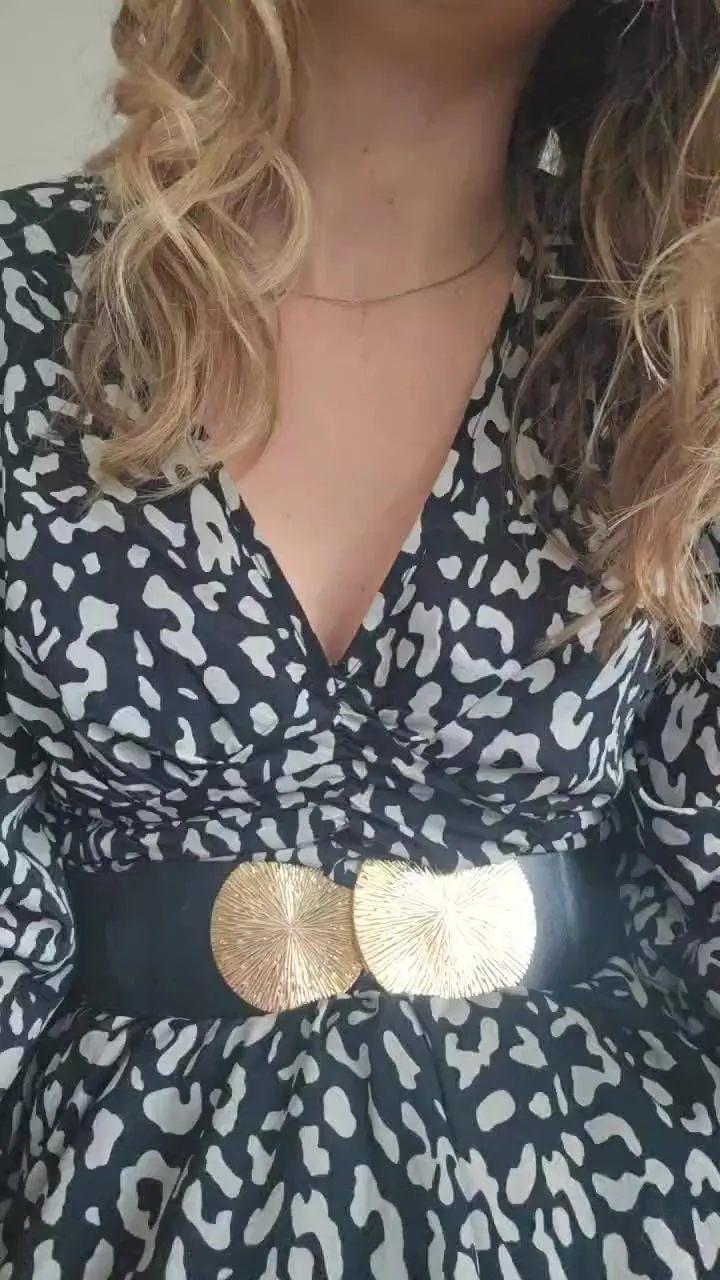 Offline Secretairenue on Cam4