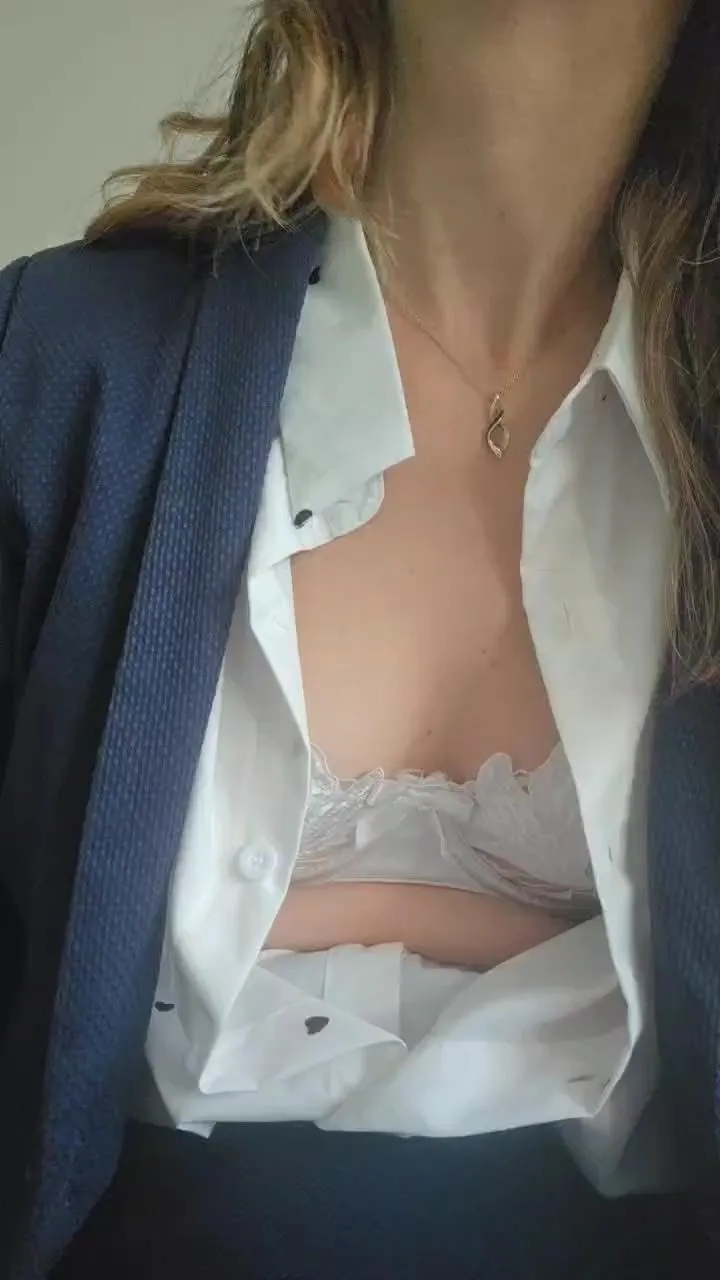 Offline Secretairenue on Cam4