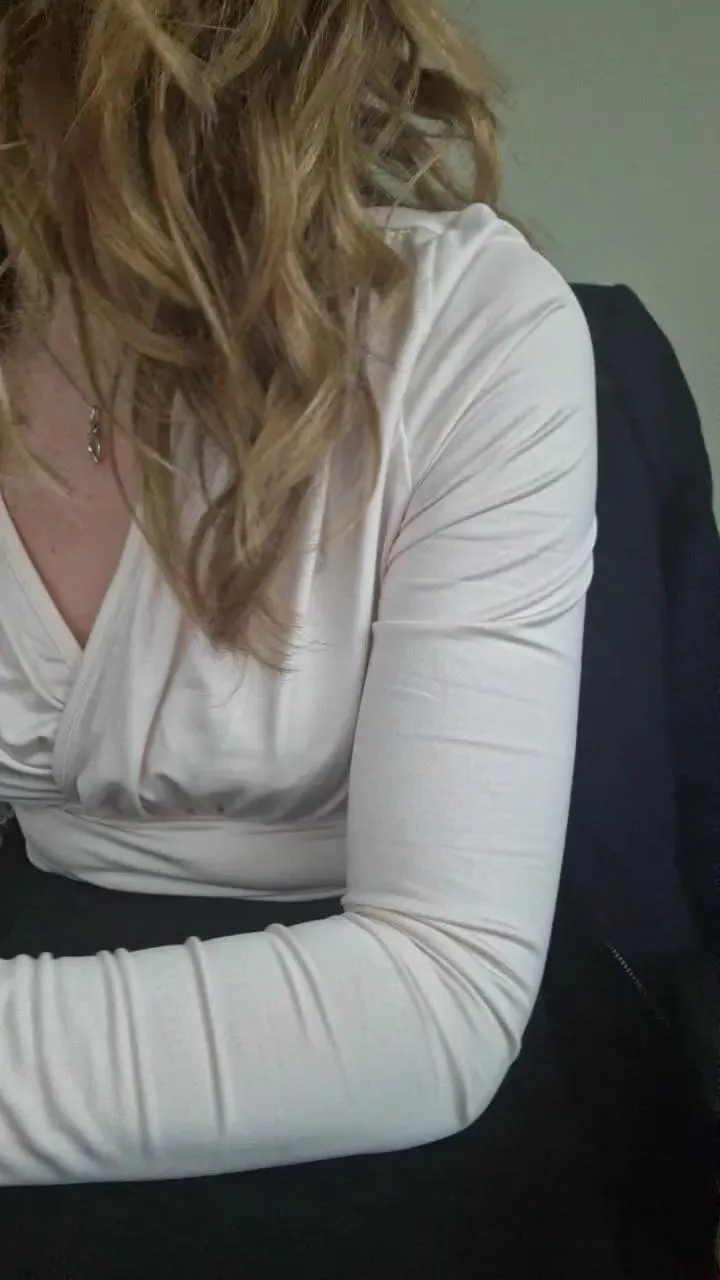 Offline Secretairenue on Cam4