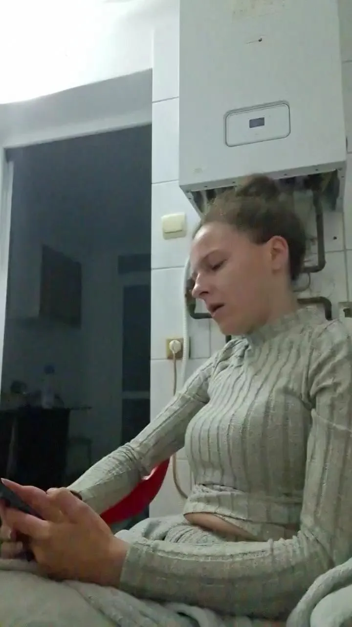 Offline Selena101195 on Cam4