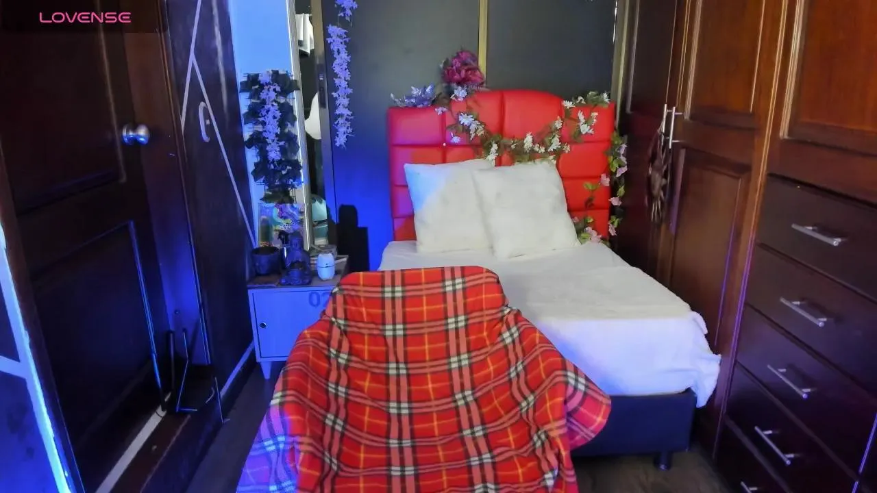 Offline Sexy_Naf on Cam4