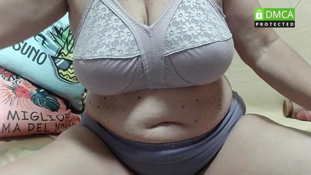 Offline sexy_tettona on Cam4