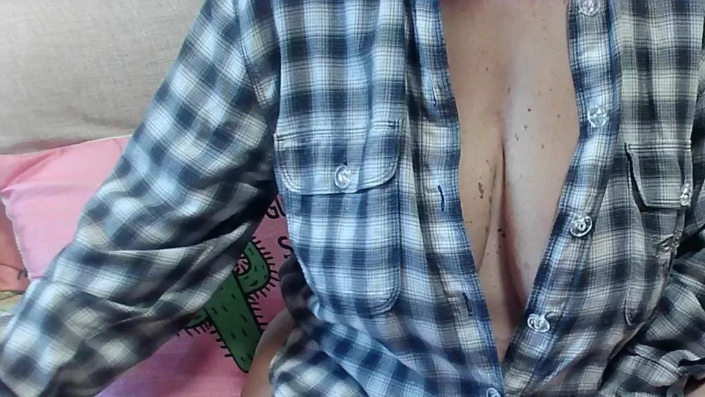 Offline sexy_tettona on Cam4