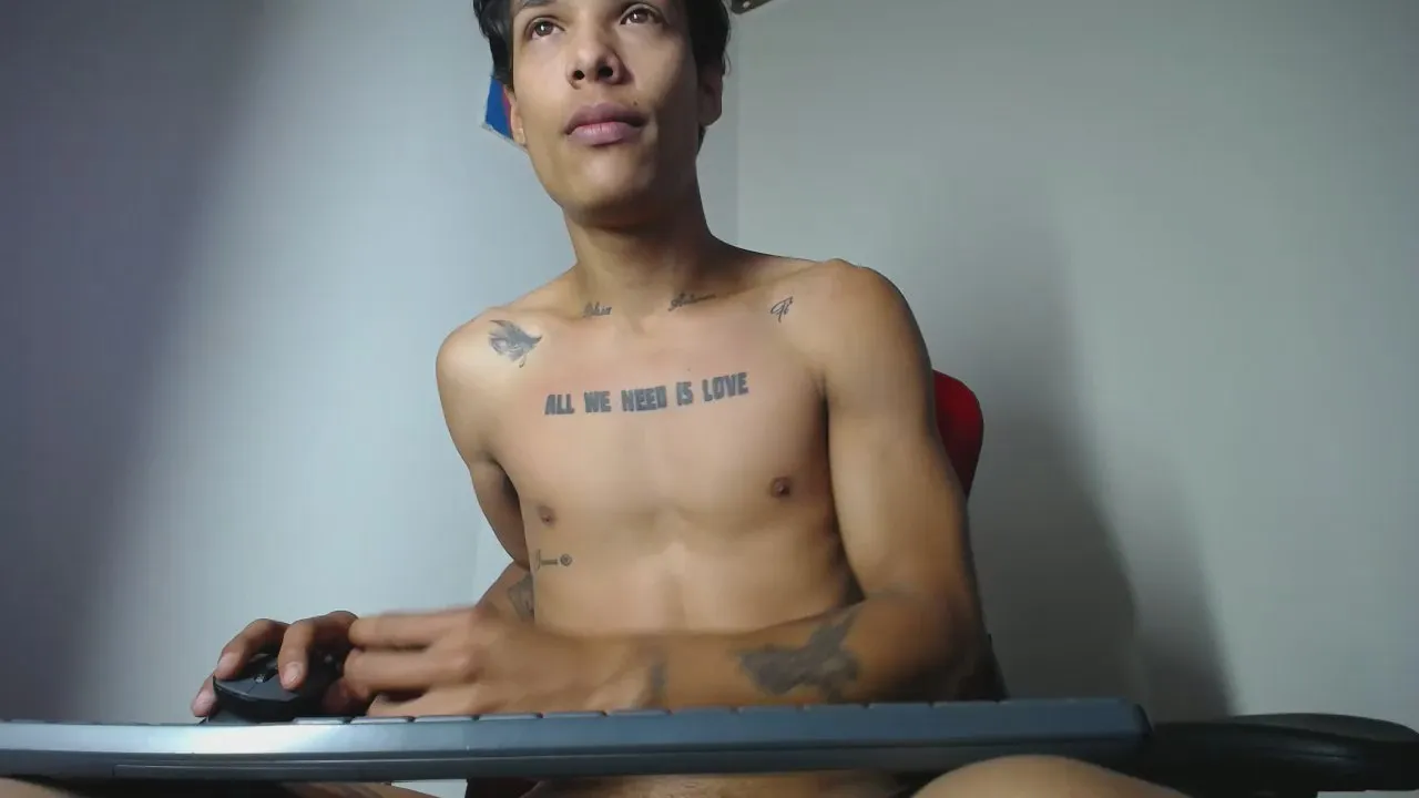 Offline Sexydominator on Cam4